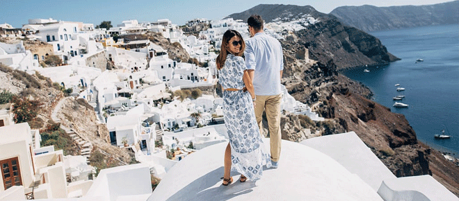 Luxury-Honeymoon-Destinations-for-the-Ultimate-Romantic-Getaway.gif